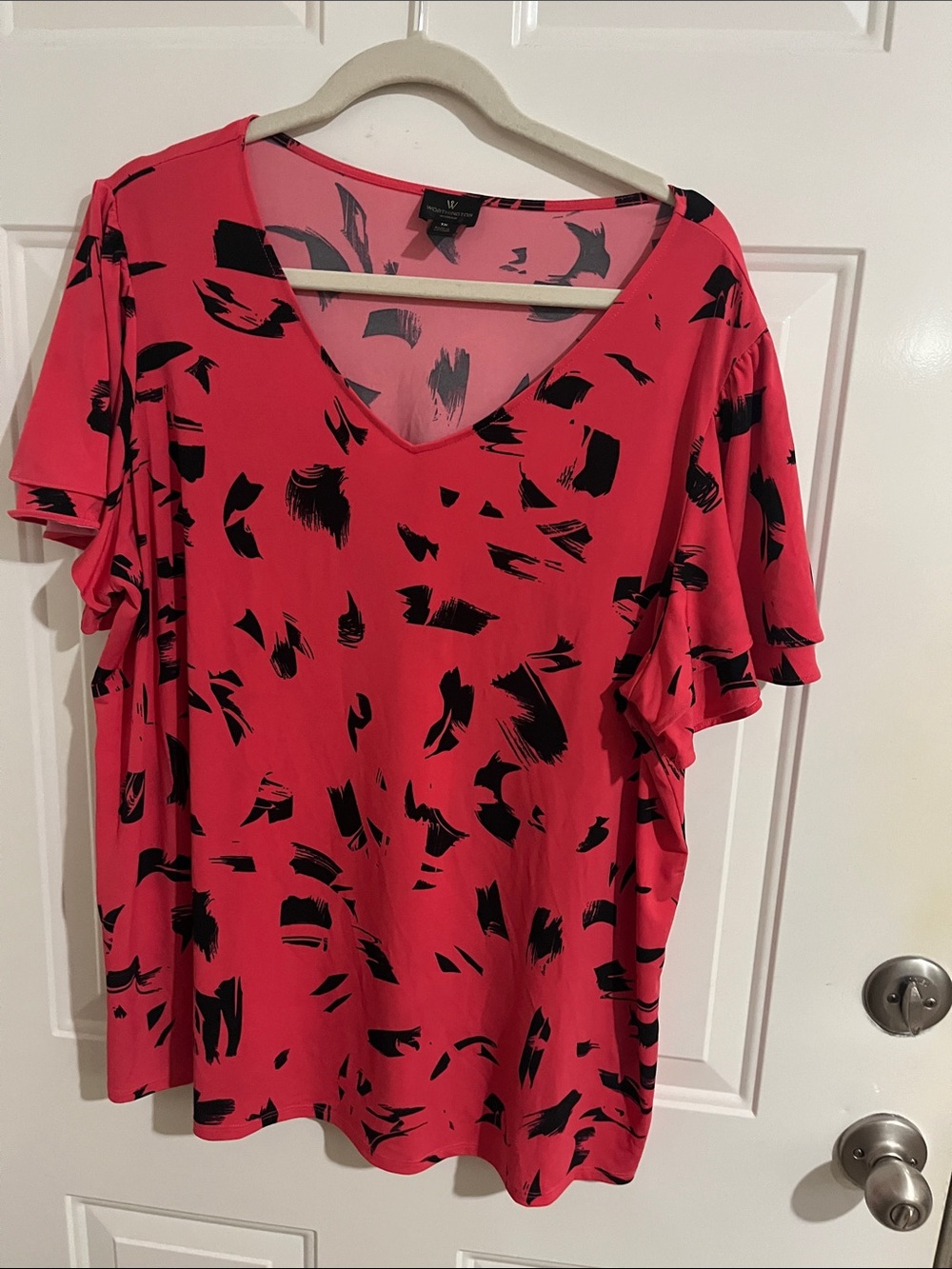 Worthington Coral Pink V-Neck Flutter Sleeve Top with Black Brushstroke Print